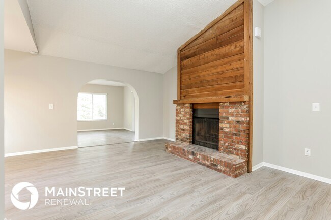 Foto del edificio - 105 Whispering Pines Ct