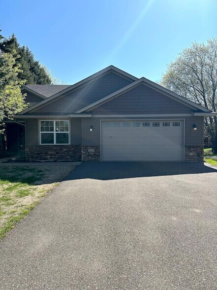 Foto del edificio - 1539 Hydram Ave N