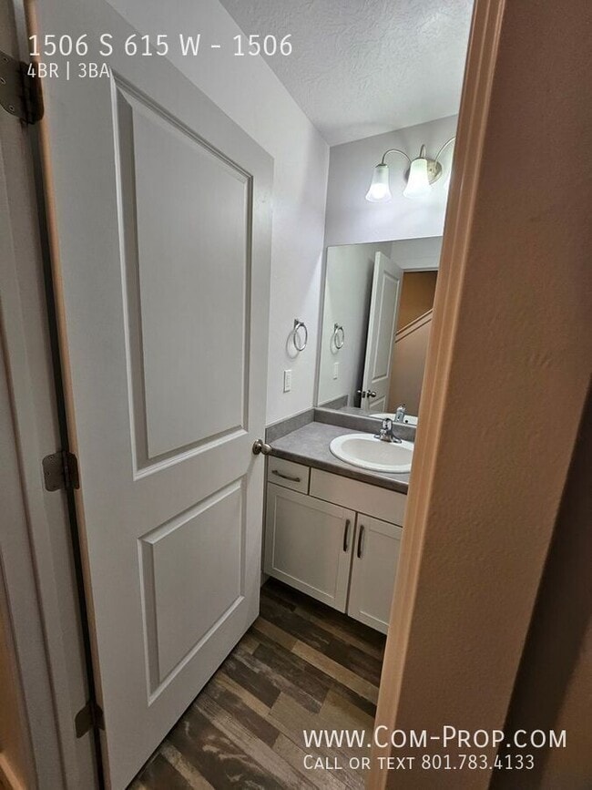 Building Photo - 1506 615 W