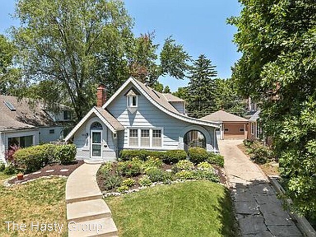 Foto del edificio - 3 br, 2 bath House - 322 E 70th Ter