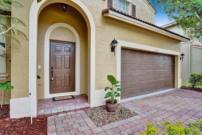 Foto del edificio - 12645 NW 8th Ct