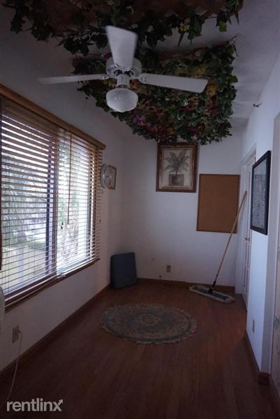 Primary Photo - 3186 Via Poinciana