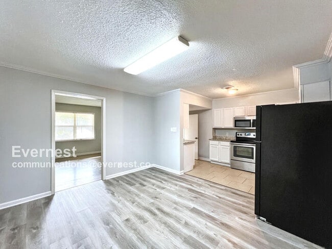 Building Photo - 8549 Southaven Cir W