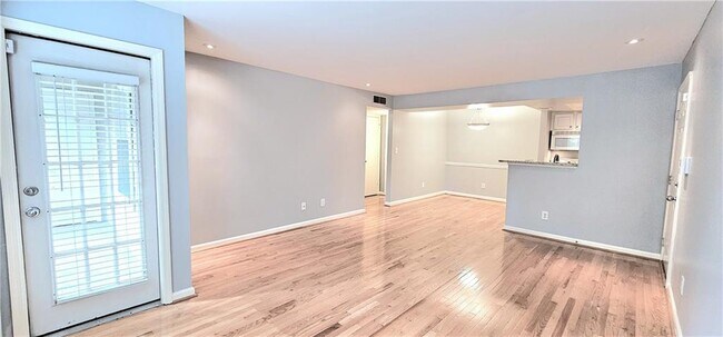 Foto del edificio - 2060 Chastain Park Ct NE