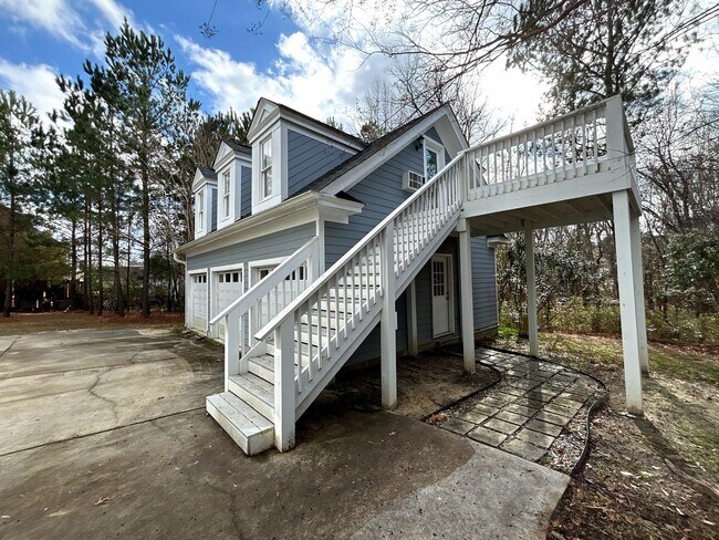 Building Photo - Beautiful and Convenient Private Apartment...