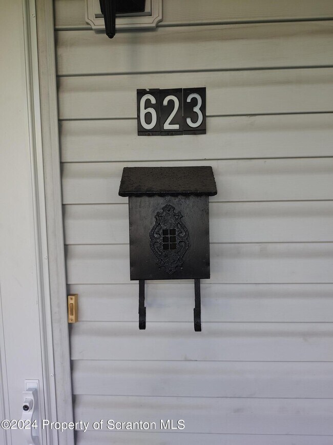 Foto del edificio - 623 Harrison Ave