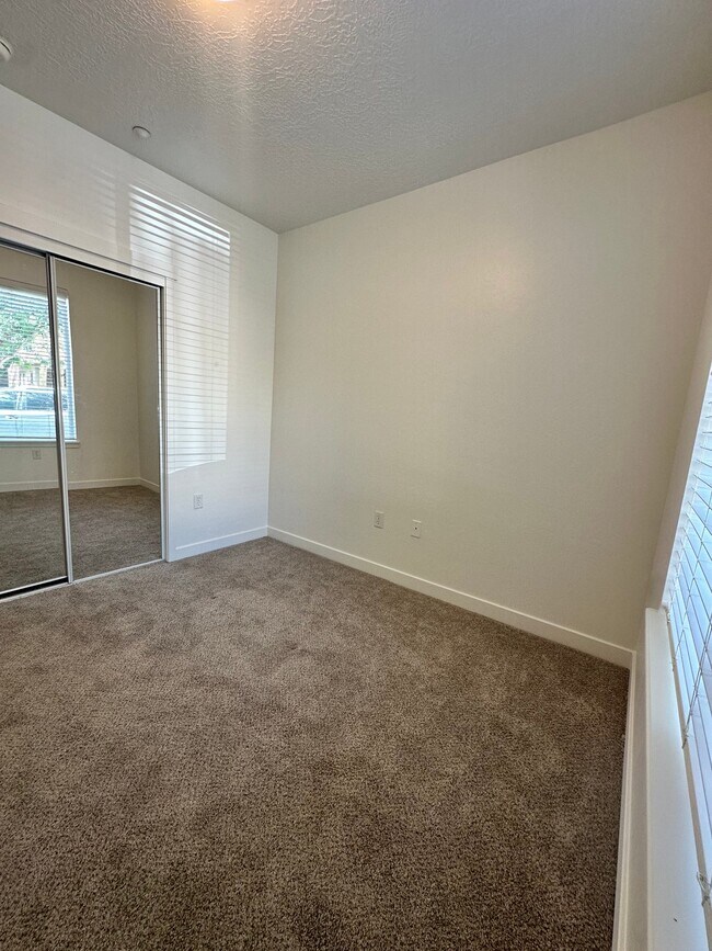 Foto del edificio - 11303 S River Heights Dr