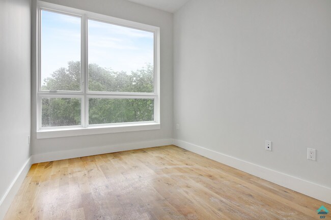 Building Photo - 420 Lexington Ave