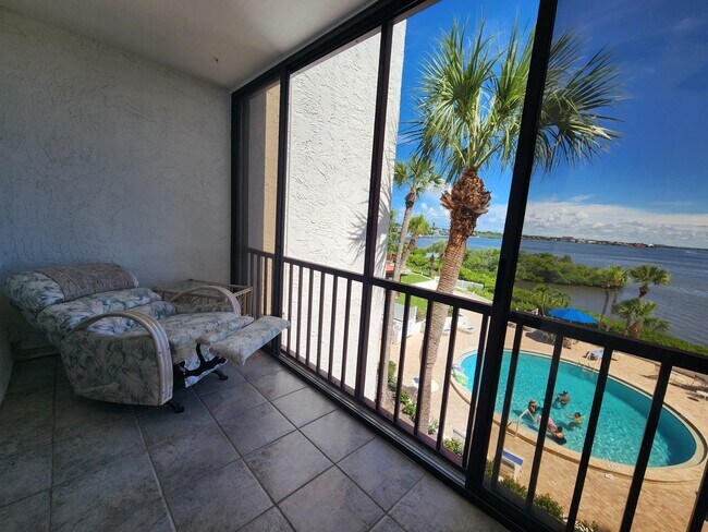 Foto del edificio - 1602 Stickney Point Rd