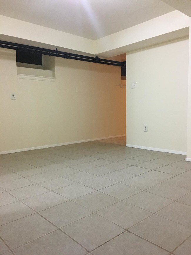 Foto del edificio - 421 E 238th St