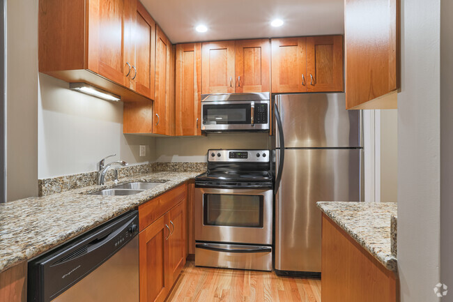 1 BR, 1 BA - Kitchen - 519 W Melrose St