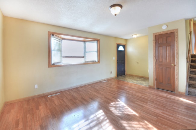 Building Photo - 475 Avenida Del Cielo