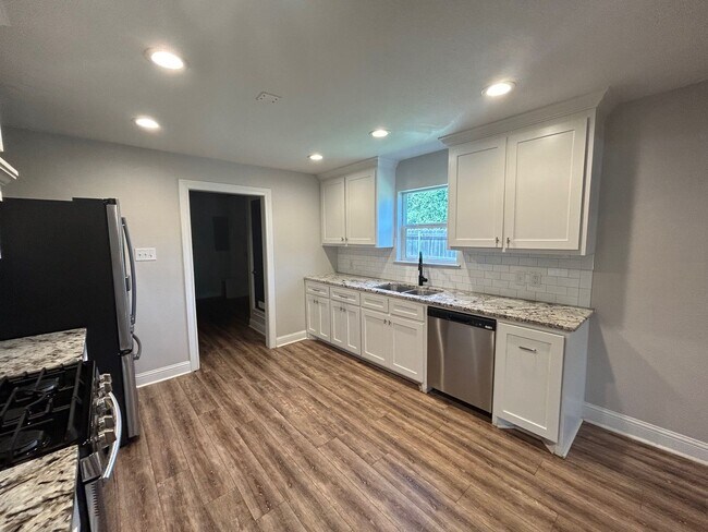 Building Photo - Updated McGregor Home