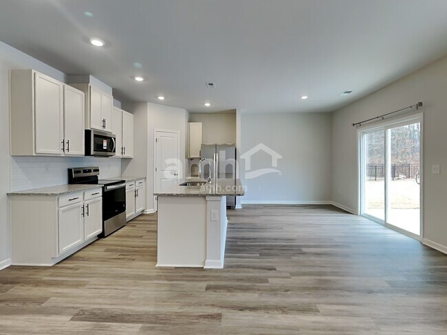 Building Photo - 4001 Zepelin Wy