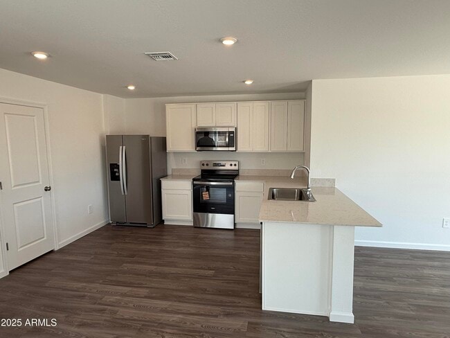 Building Photo - 9200 W Debbie Ln