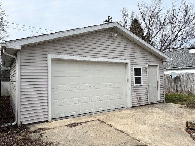Building Photo - 3716 Homewood Ave