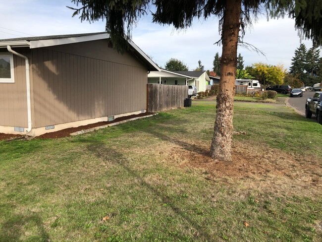 Foto del edificio - Beautifully updated 2 bed/1bath duplex in ...