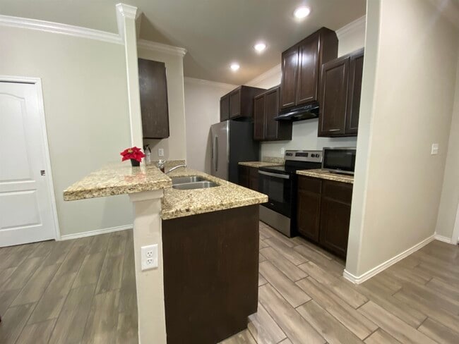 Building Photo - 5513 Montevista Dr