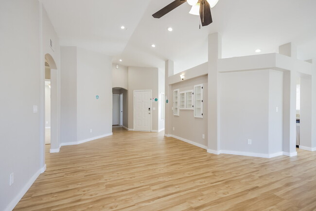 Building Photo - 7055 W Sanna St