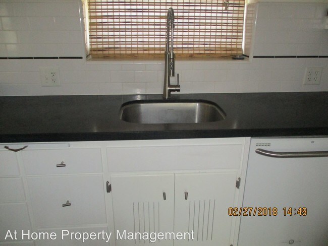 Building Photo - 3428 La Cresta Dr