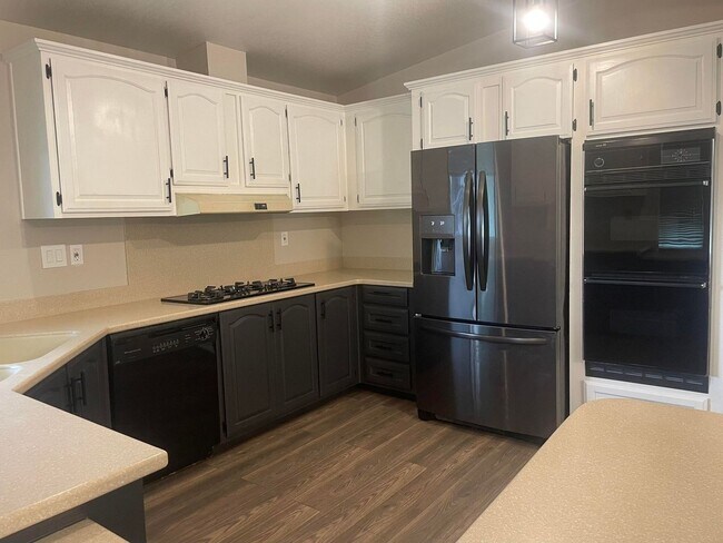 Foto del edificio - Beautifully remodeled Two Bedroom Two Bath...
