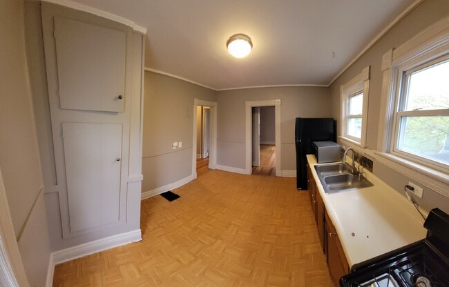 Building Photo - 45 Beacon St