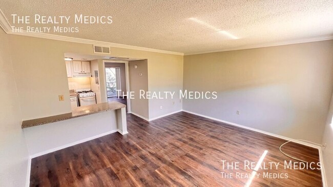 Building Photo - 126 Blue Pointe Way