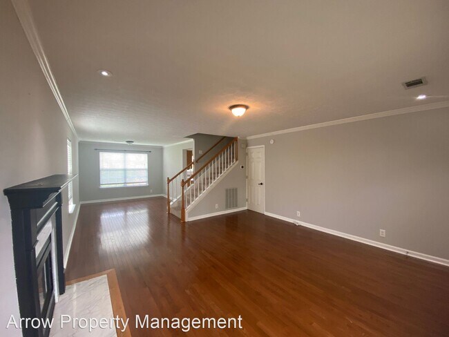Building Photo - 4 br, 2.5 bath House - 2905 River Bend Drive
