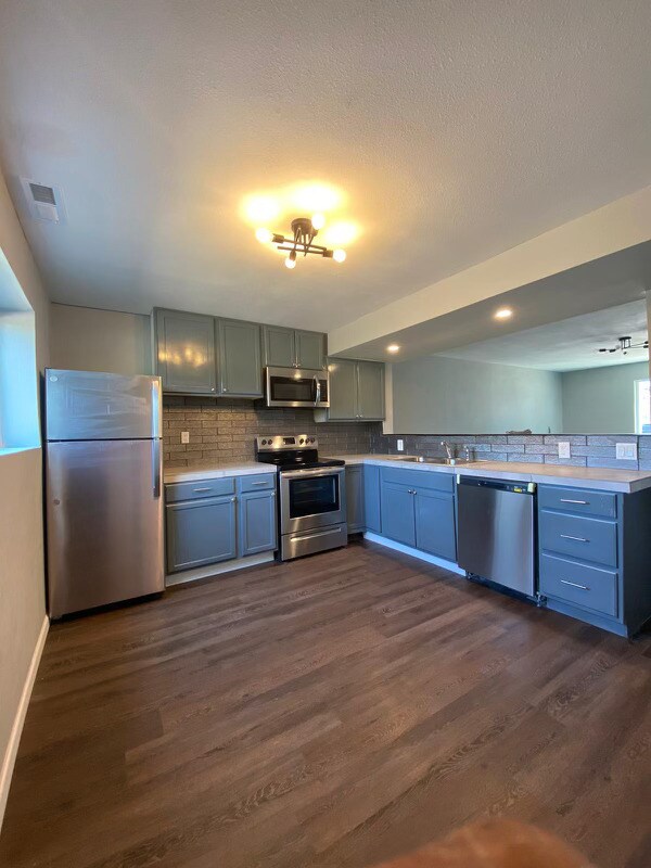 Foto del edificio - 806 Yucca Dr