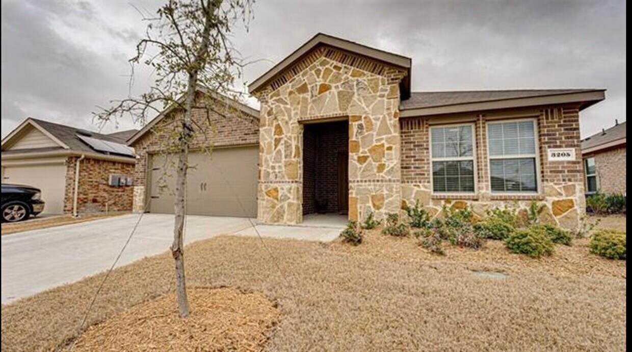 Foto principal - 3205 Hawkins Dr