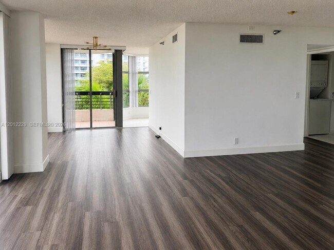 Foto del edificio - 3400 NE 192 St