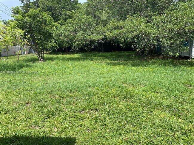 Foto del edificio - 2215 Adams St