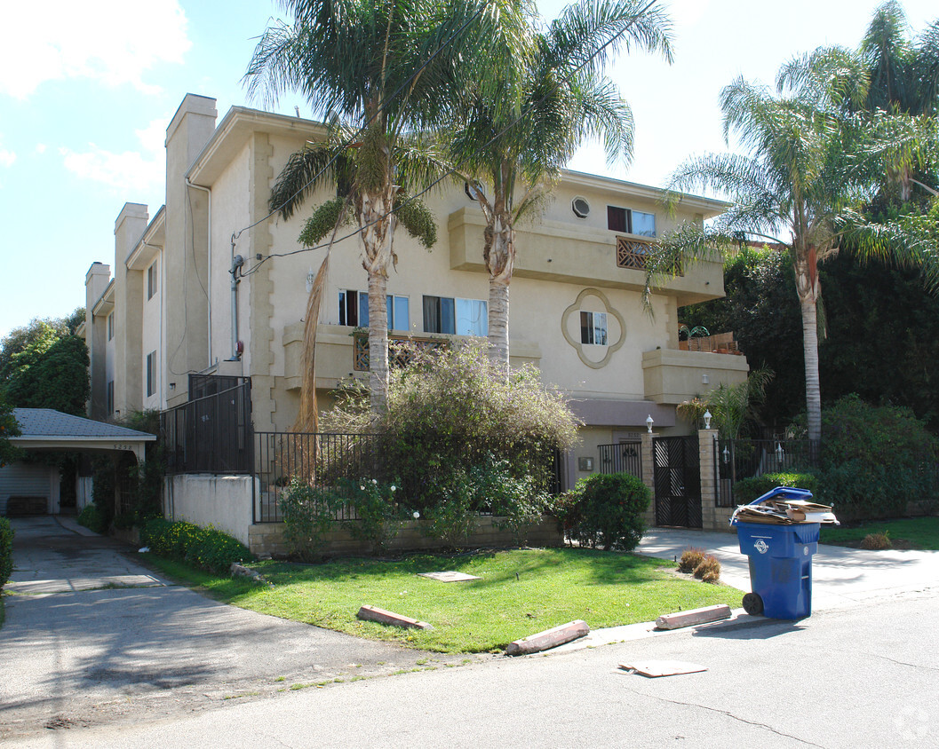 tree obstruction - 5252 Vantage Ave