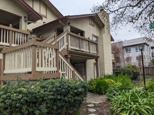 Building Photo - 946 Cherry Glen Terrace