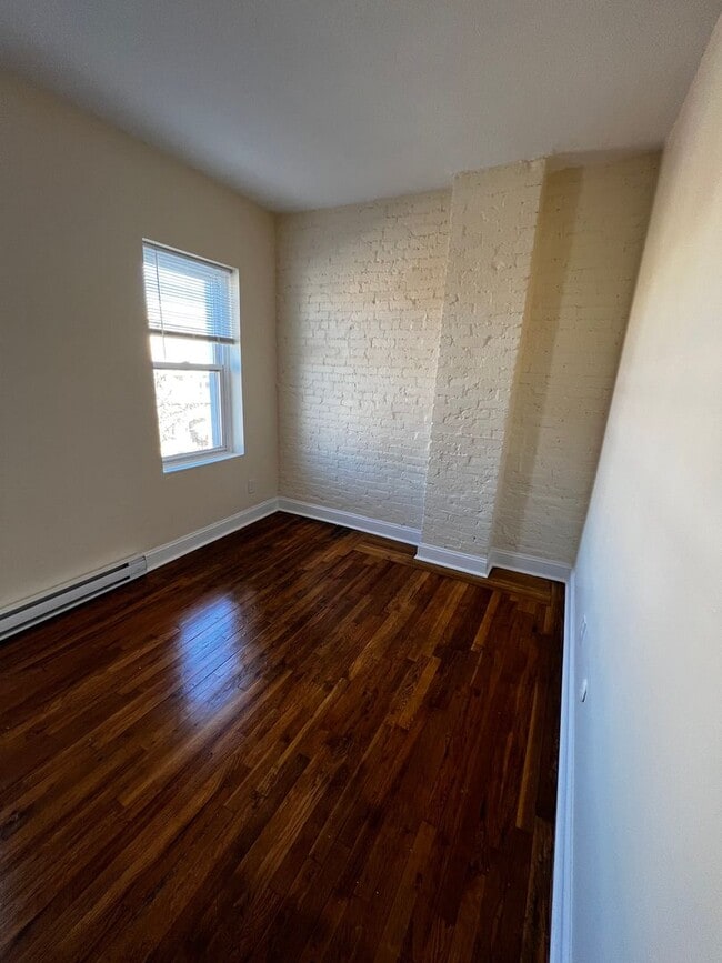 Building Photo - Mission Hill 2 Bed – No Broker Fee – Hot Water Included – 9/1