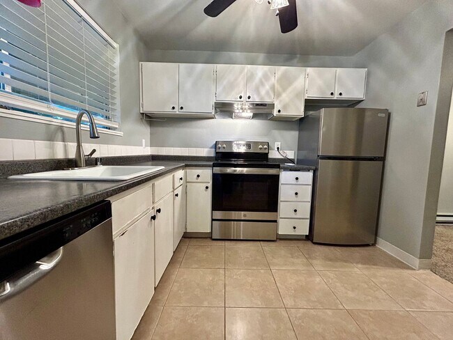 Foto del edificio - FIRST MONTHS RENT FREE! Welcome to your new home!