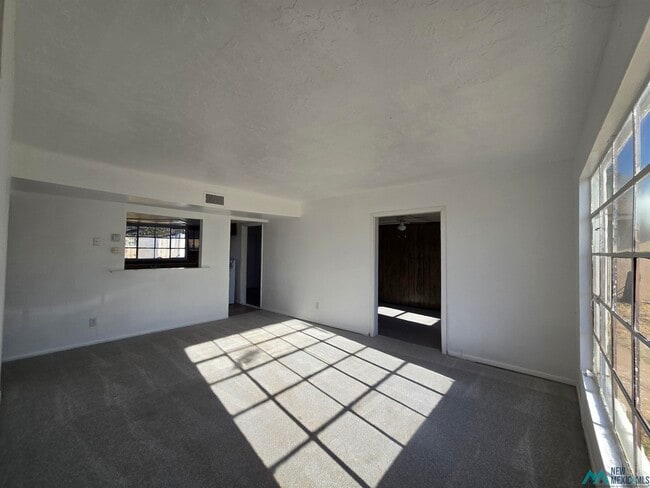 Building Photo - 3012 Las Palomas Rd
