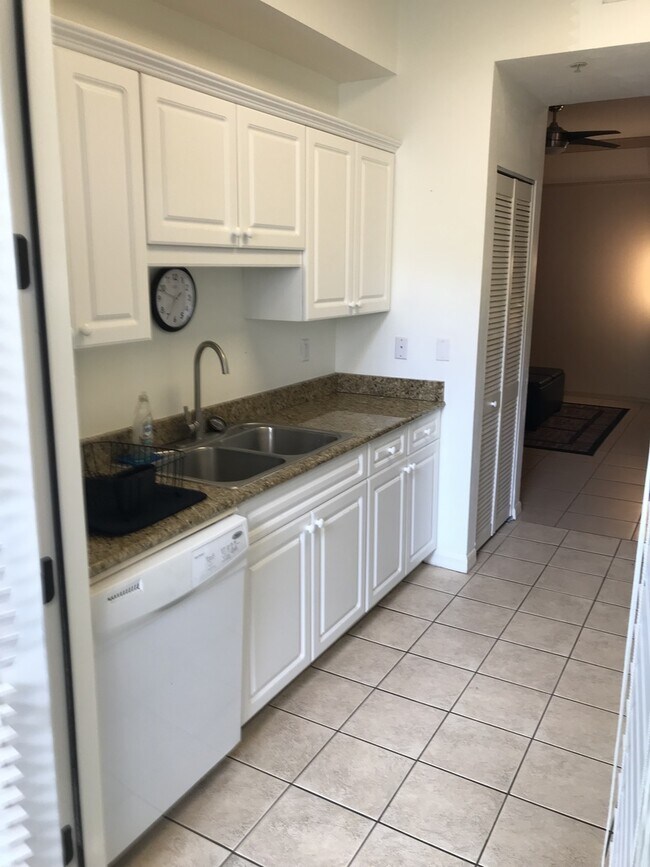 Foto del edificio - Saint Charles - Luxury 2 Bedroom, 2 Bathroom Condo