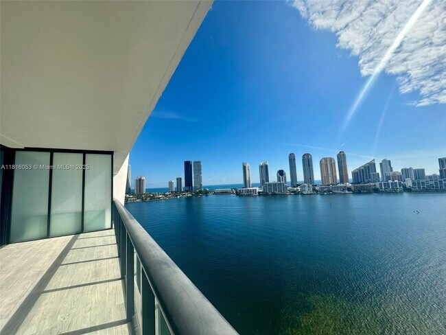Foto del edificio - 5000 Island Estates Dr