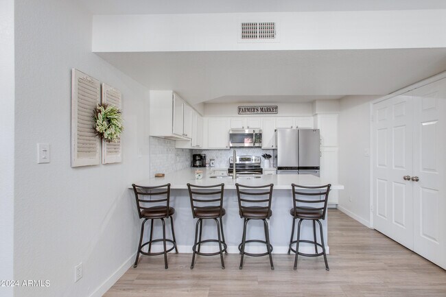 Foto del edificio - 8787 E Mountain View Rd