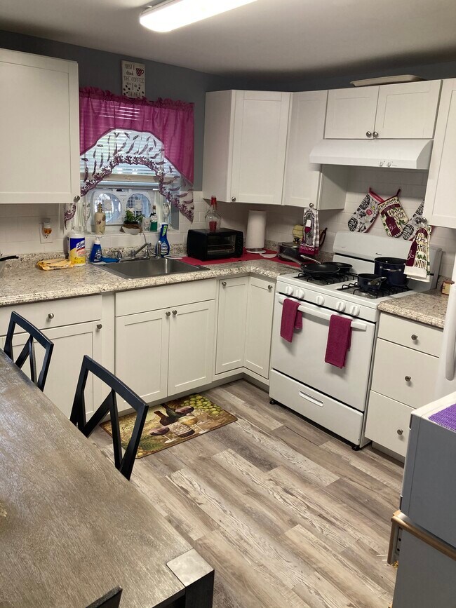 587 Clinton St, Camden, NJ 08103 Townhome Rentals in Camden NJ