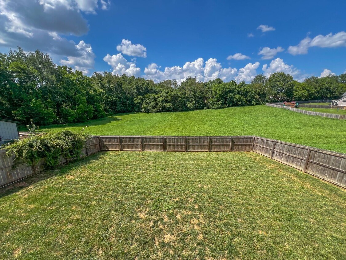 Building Photo - Must See--Beautiful Single-Family in Sango!