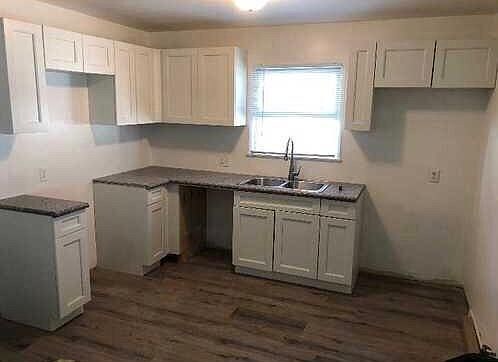 Building Photo - Newly remodeled home
