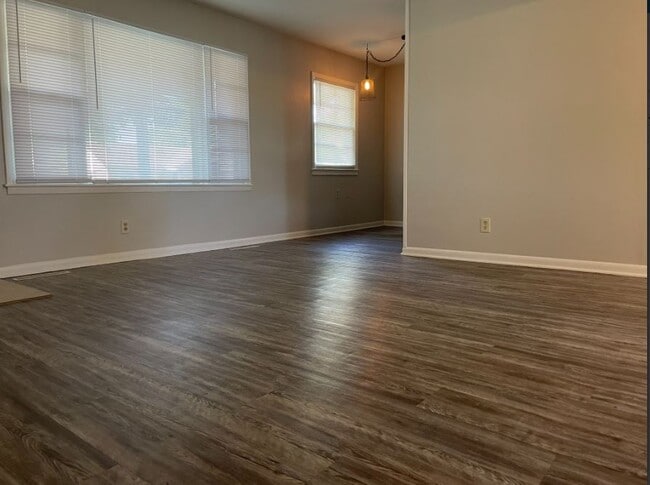 Building Photo - 322 Alexander Dr