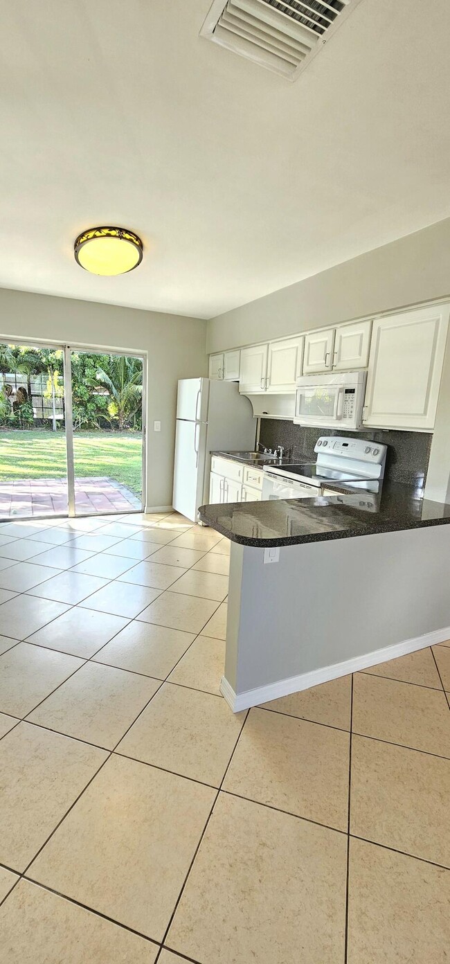 Building Photo - 8529 Sunset Dr