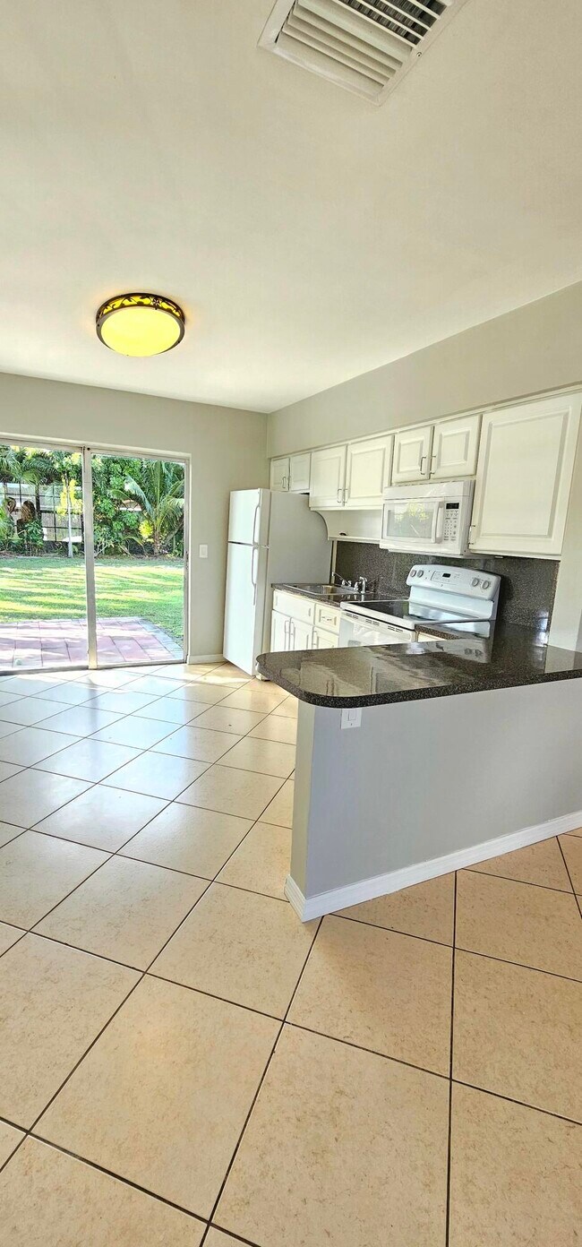 Foto del edificio - 8529 Sunset Dr