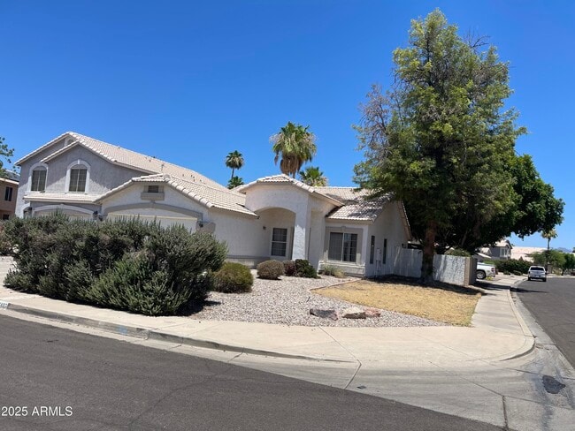 Building Photo - 2463 S Avoca Cir