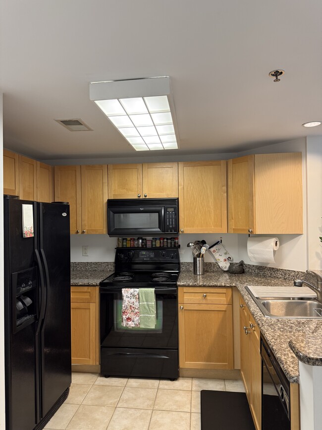 Building Photo - 777 7th St NW