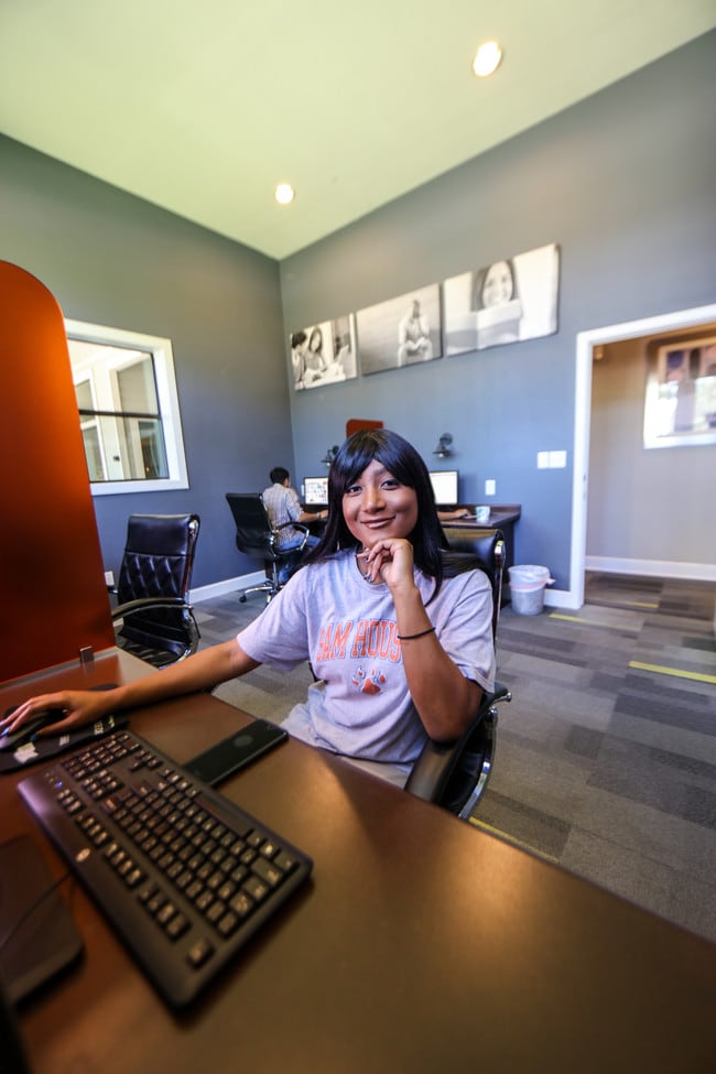 24-Hour Computer Lounge - The Quarters