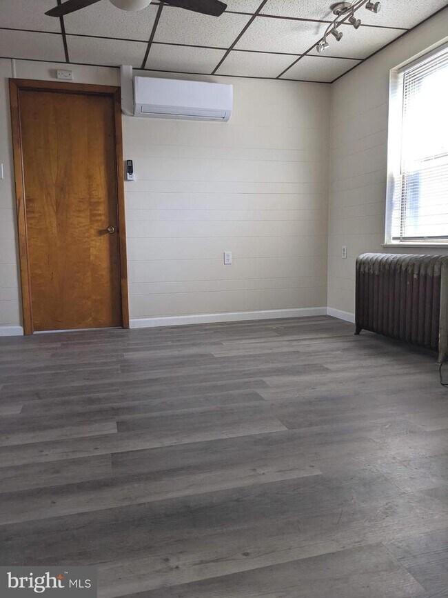 Building Photo - 817 Wharton St